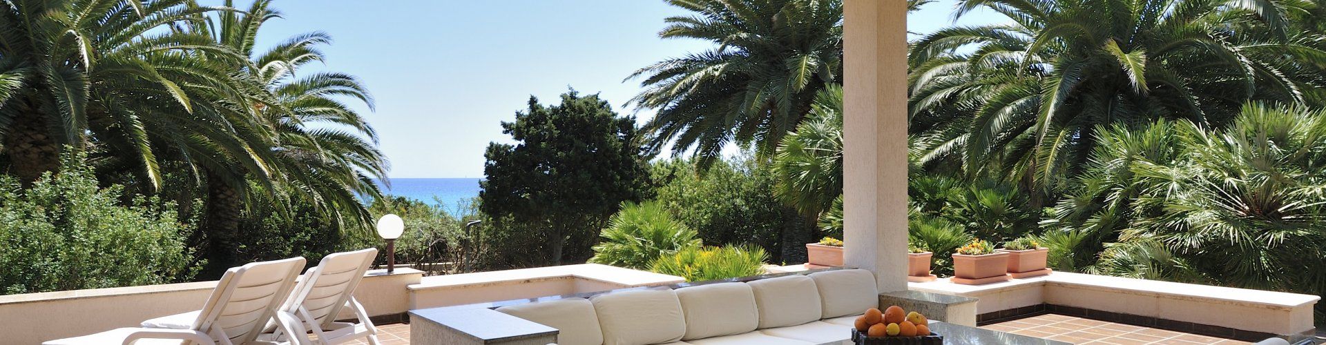 Villa Nautilus | Terrazza con grande divano e vista mare Terrazza