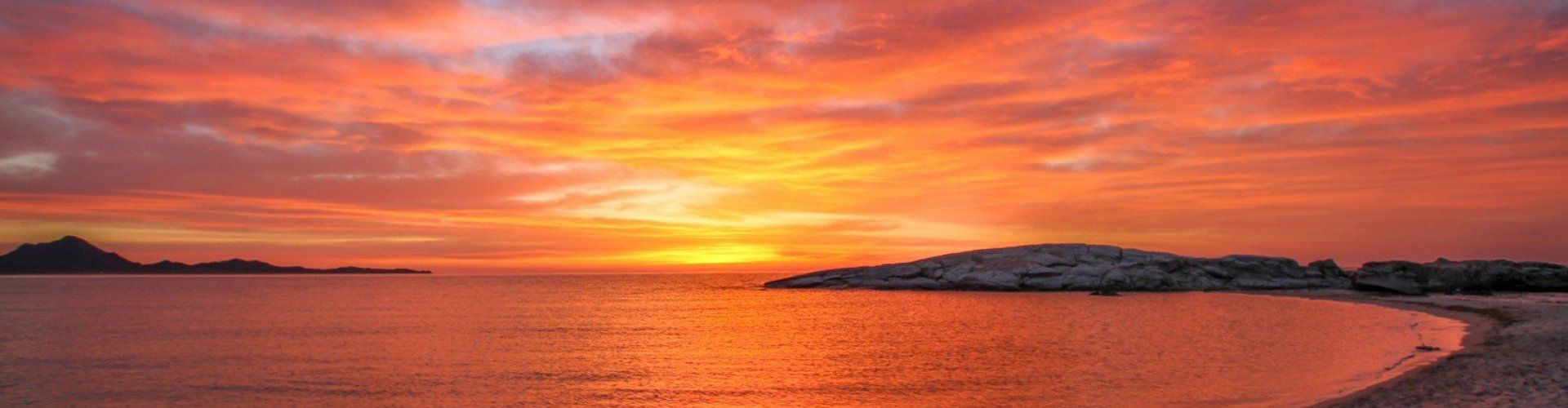 Villa Le Ginestre 2 | L'alba sulla spiaggia di fronte alla casa L'alba