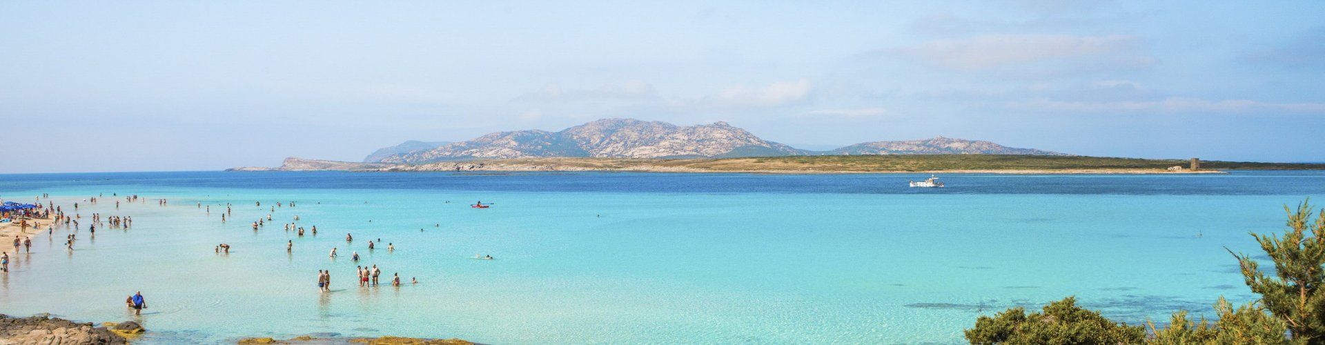 Mare cristallino davanti alla spiaggia La Pelosa Stintino