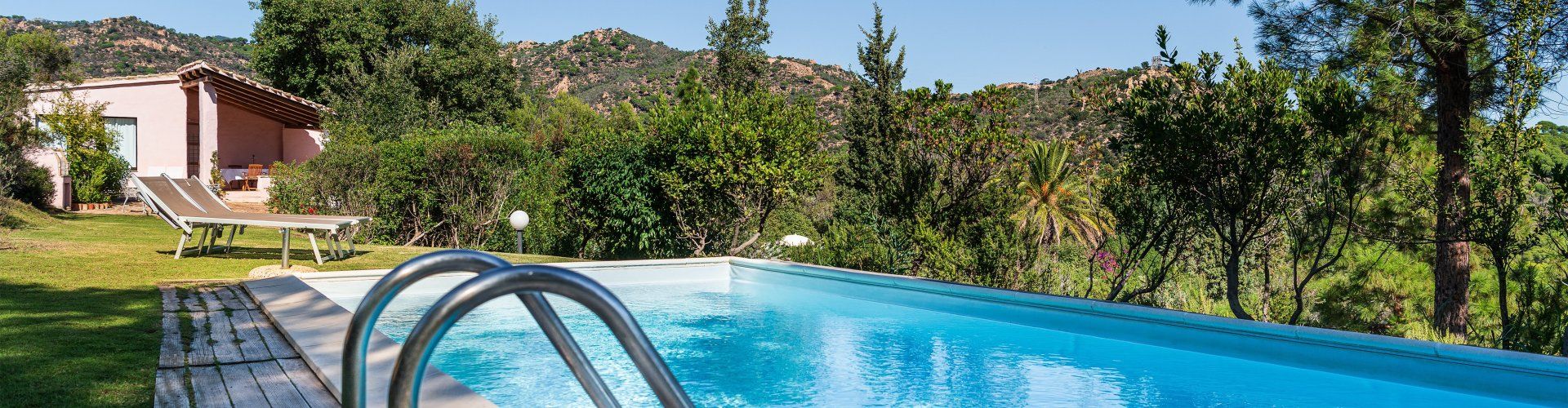 Esterni: Giardino, piscina privata e terrazza