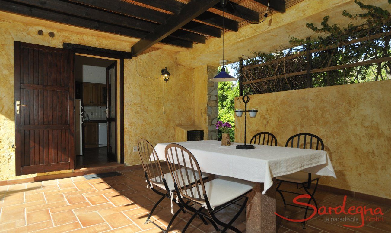 Casa Meloni 1 | Terrazza coperta con vista giardino Terrazza