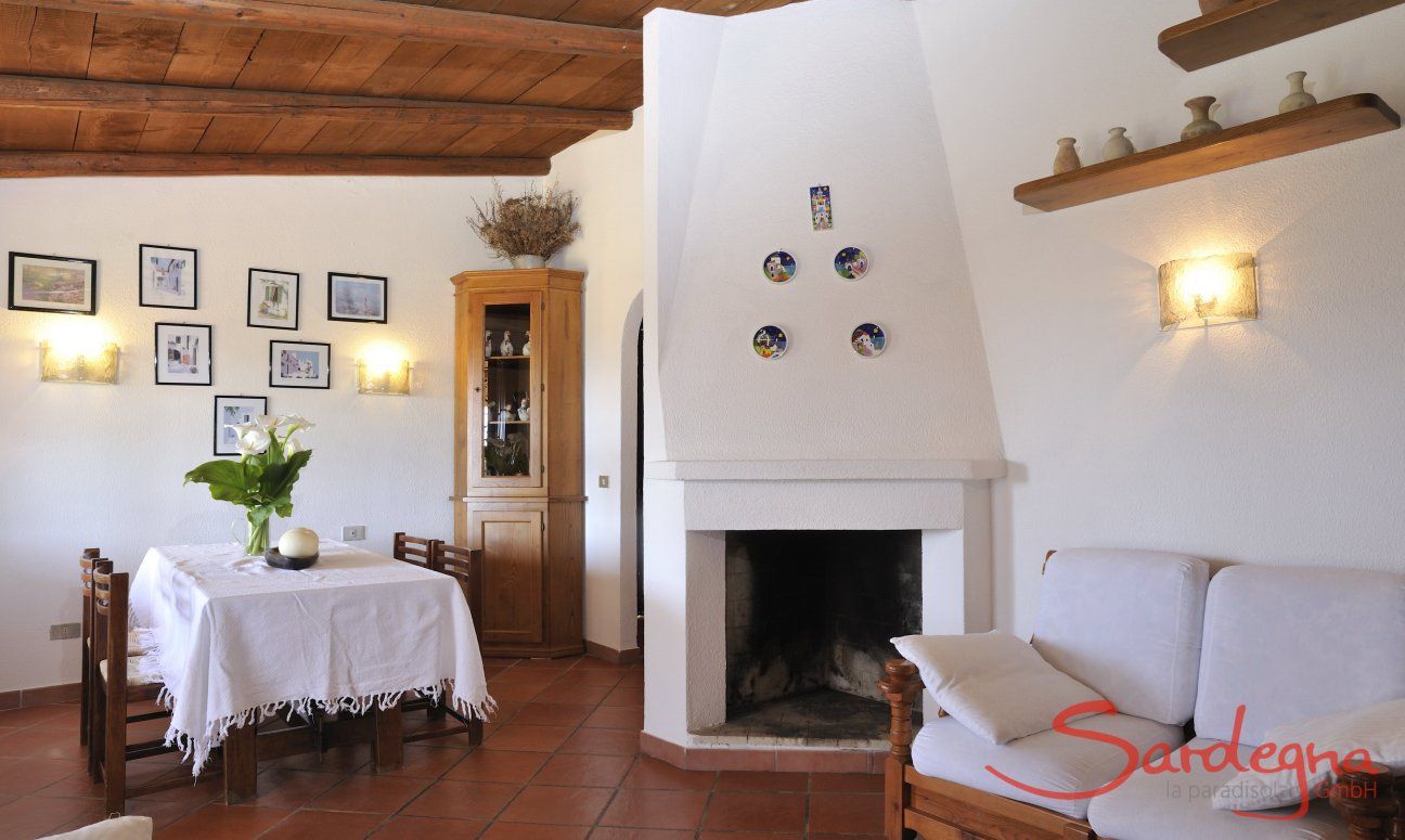 Villa Alessia | Salotto con camino Salotto e sala pranzo