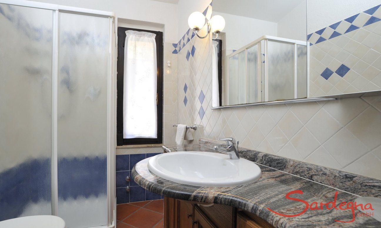 Villa Monica | Bagno 1 con doccia Bagno 1