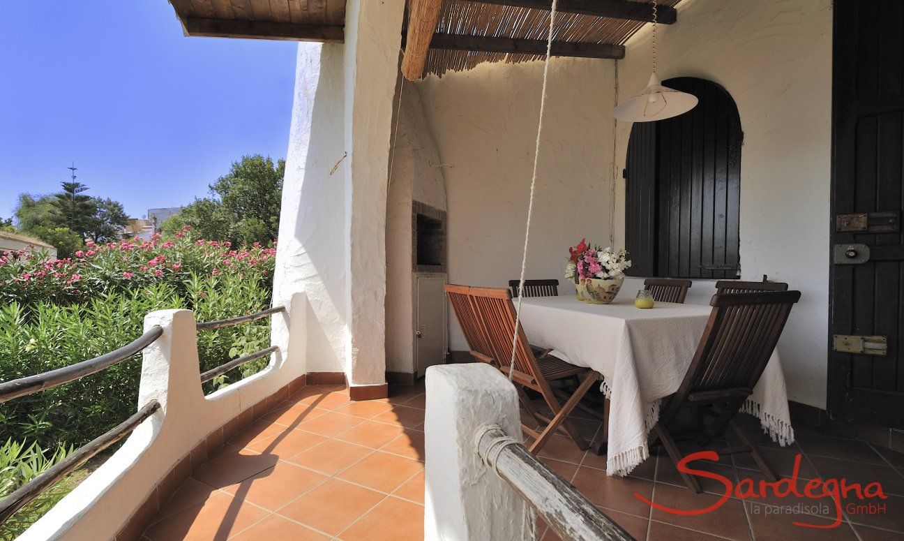 Villa ToreMari | Terrazza coperta con tavolo per mangiare Terrazza