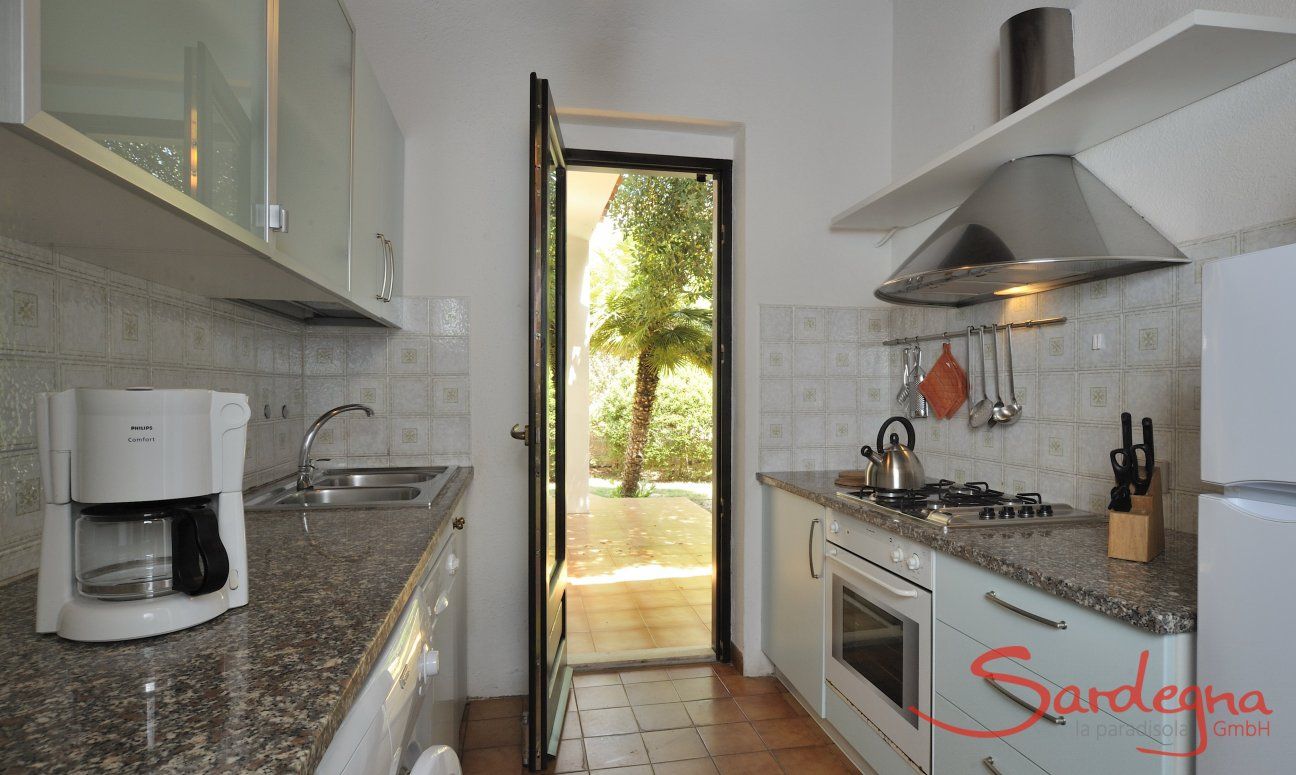 Villetta 12 | Cucina con accesso al giardino Cucina