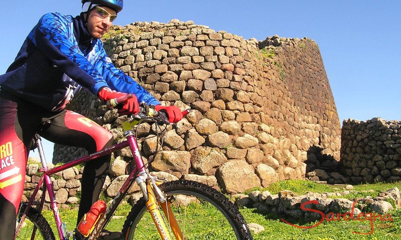 Escursione in bici nei pressi del Nuraghe Losa