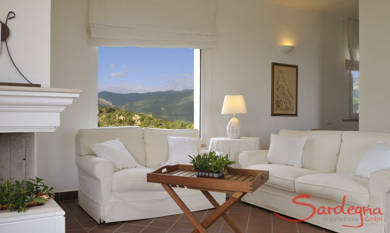 Villa Aquila Alta | Finestra panoramica nella zona giorno Sardegna