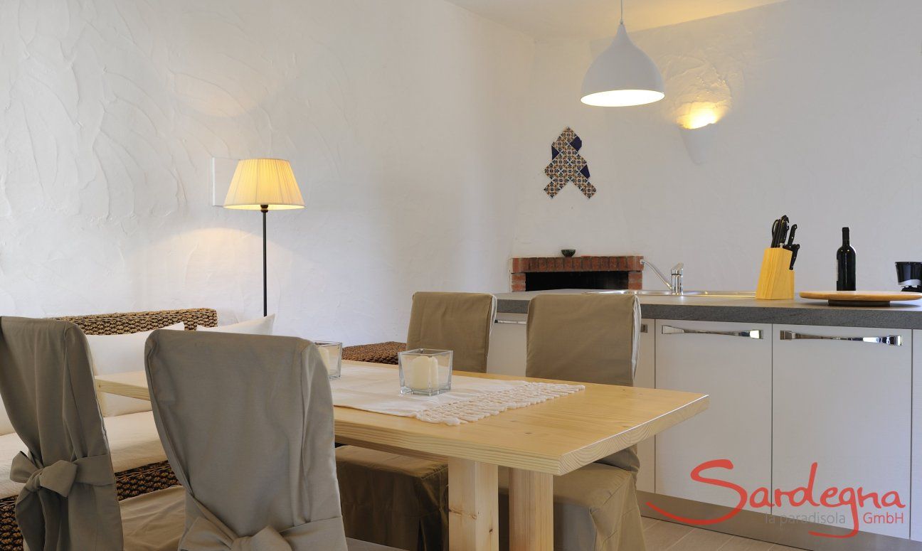 Villa ToreMari | Tavolo da pranzo e isola cucina Tavolo