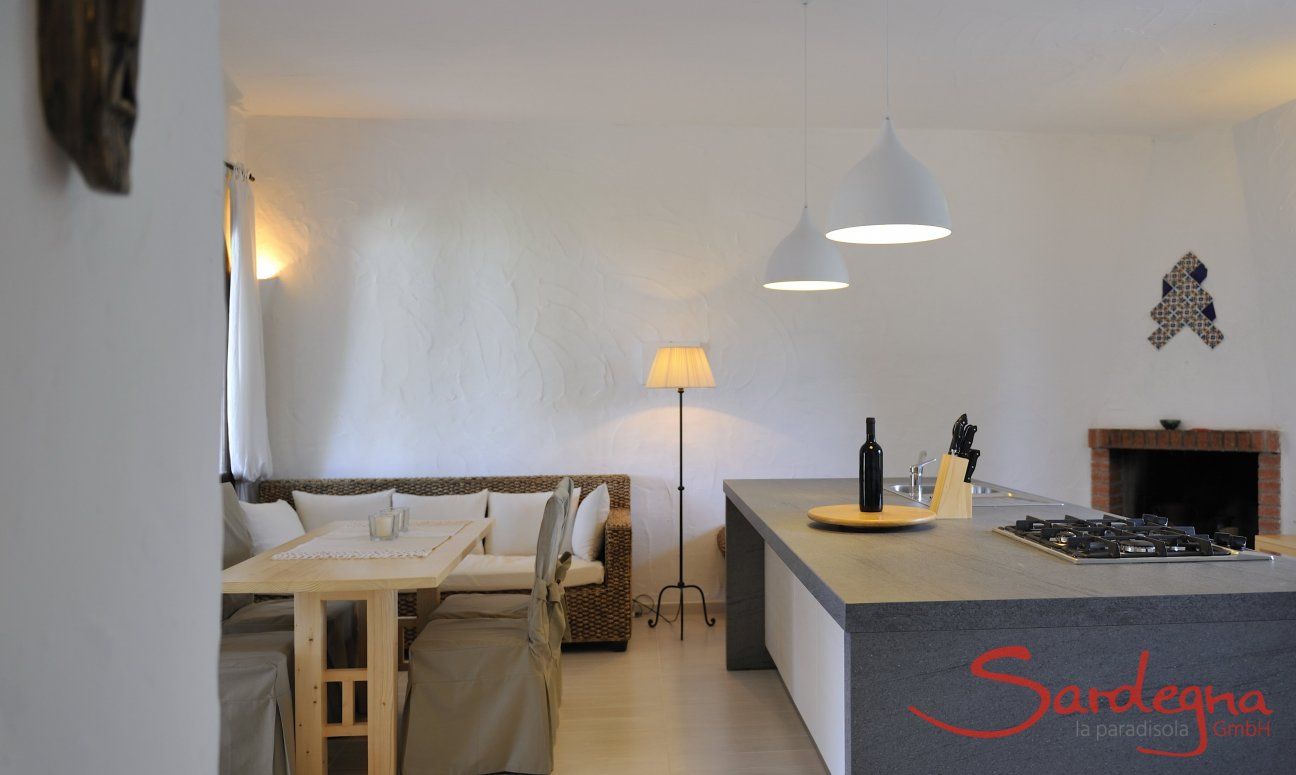 Villa ToreMari | Salotto e Isola Cucina Salotto+Cucina