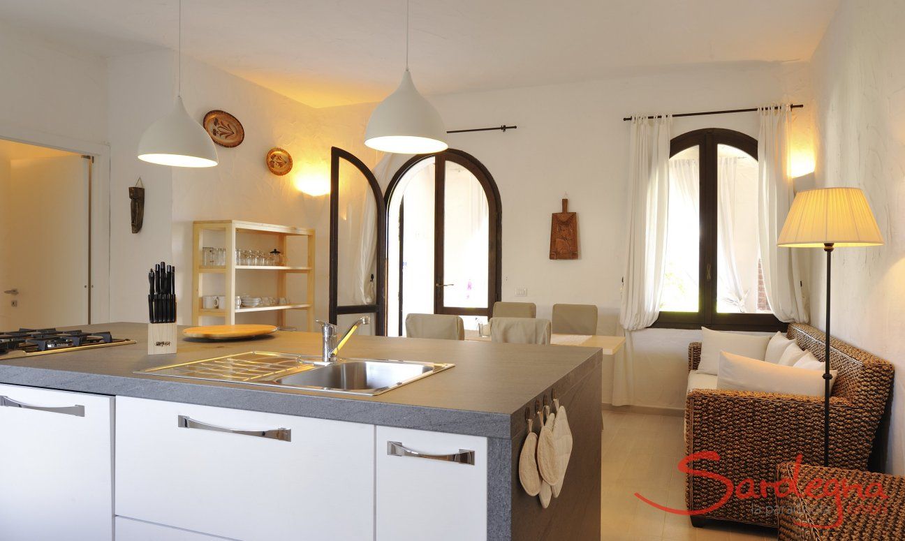 Villa ToreMari | Cucina a isola e Salotto Cucina+Salotto
