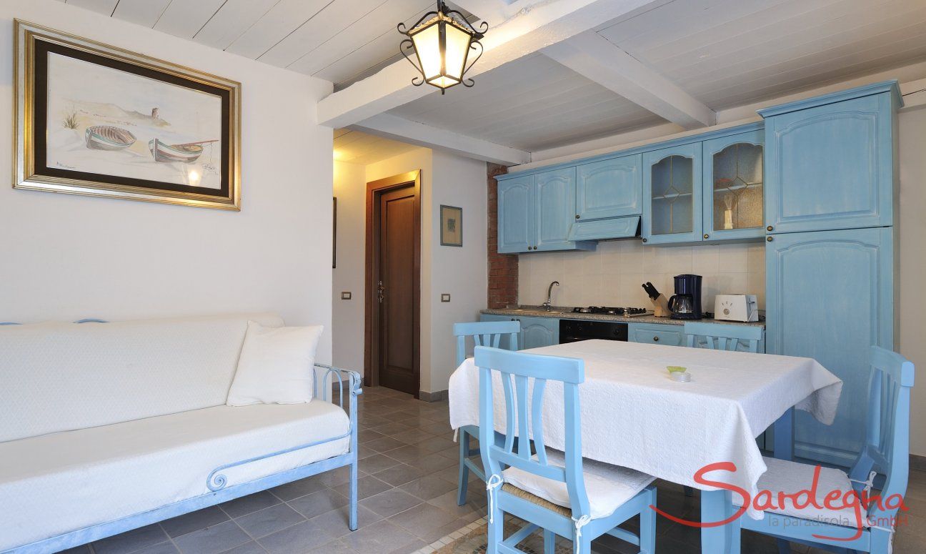 Villetta Pino | Angolo cottura e tavolo Cucina