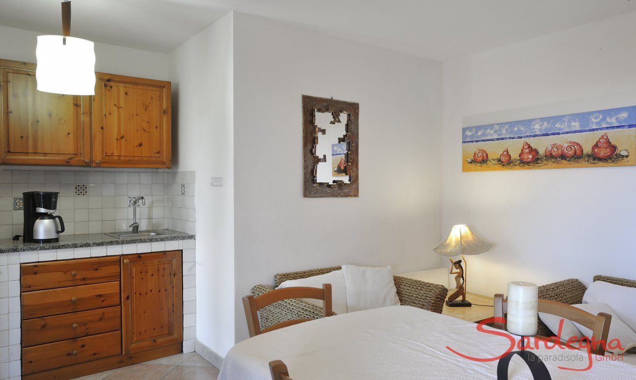 Apartment Castededdu 9 | Cucinotto e tavolo Sardegna