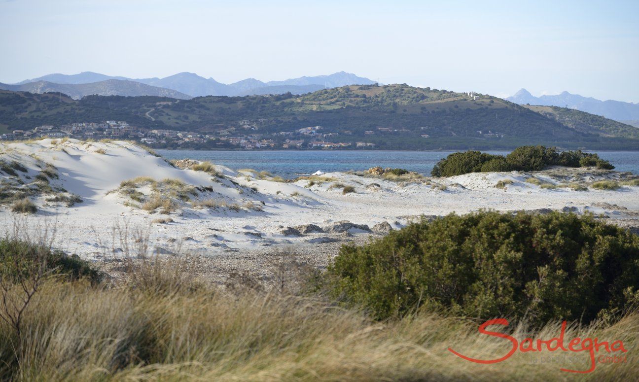 Capo Comino si trova al confine nord del golfo di Orosei