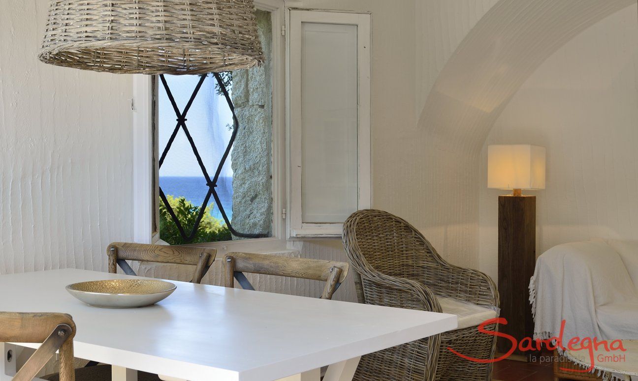Casa 2 | Zona per mangiare con vista mare Salone