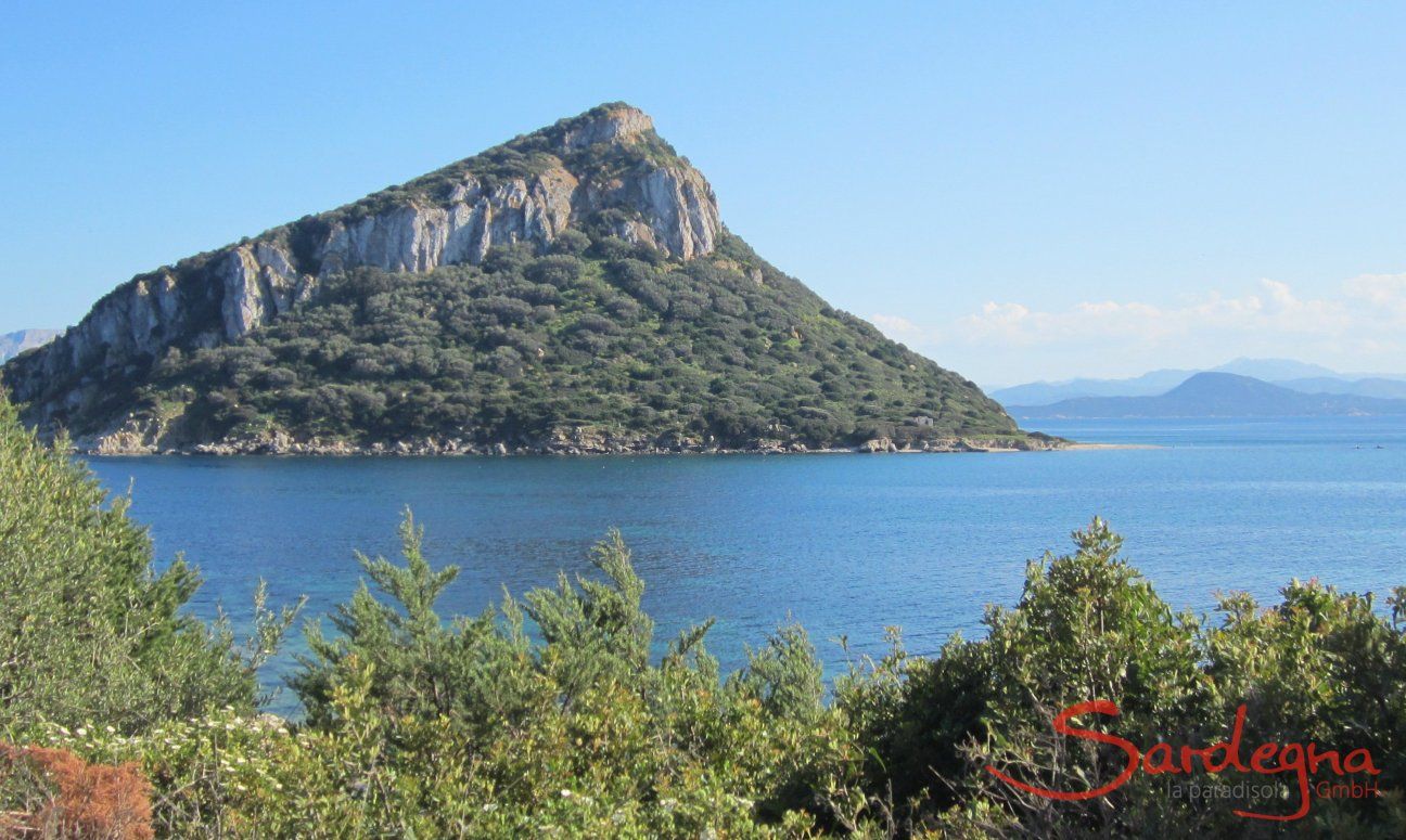 Vista sull'isola di Figarolo davanti a Golfo Aranci, Olbia