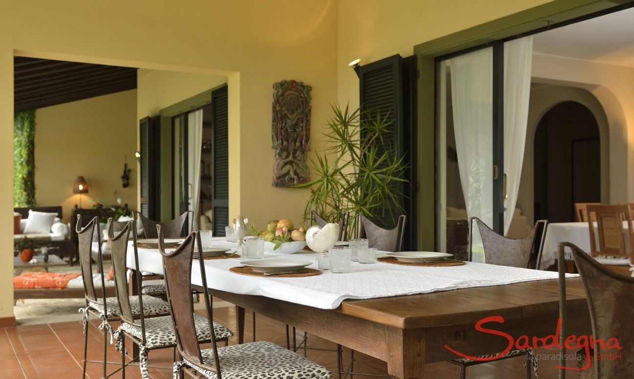Villa Ulivi 12 | Veranda con porte scorrevoli per accedere all'interno Veranda