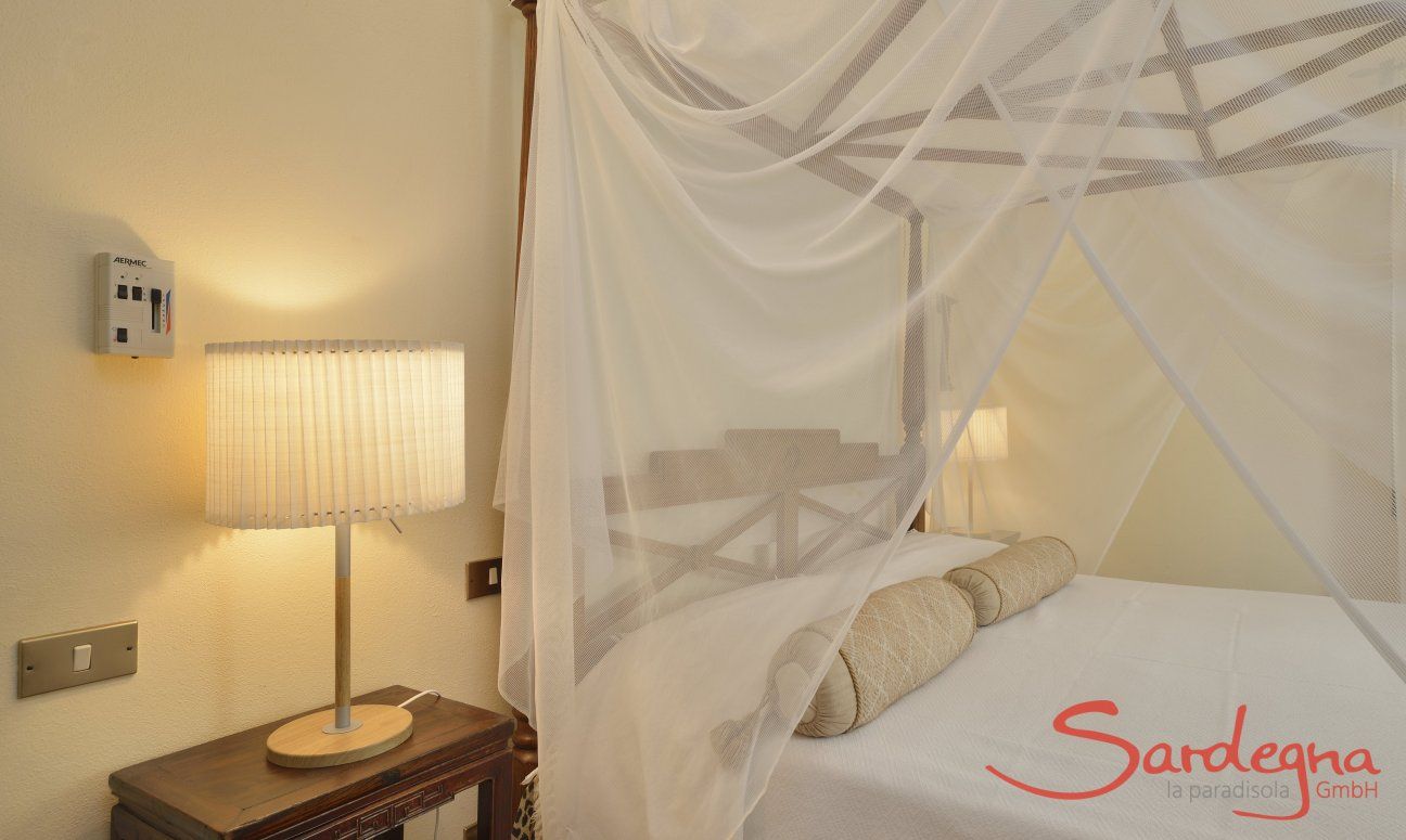 Villa Ulivi 12 | Camera 1 con letto matrimoniale con baldacdhino Camera