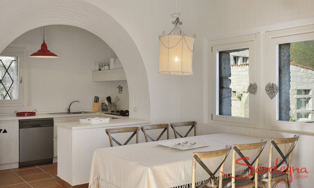 Li Conchi 11 | Tavolo da pranzo e cucina Sardegna