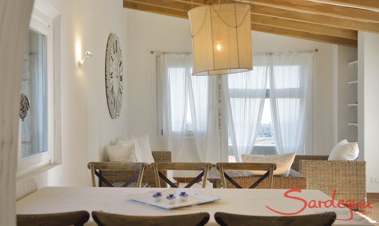 Li Conchi 11 | Tavolo elegante nella sala da pranzo Sardegna