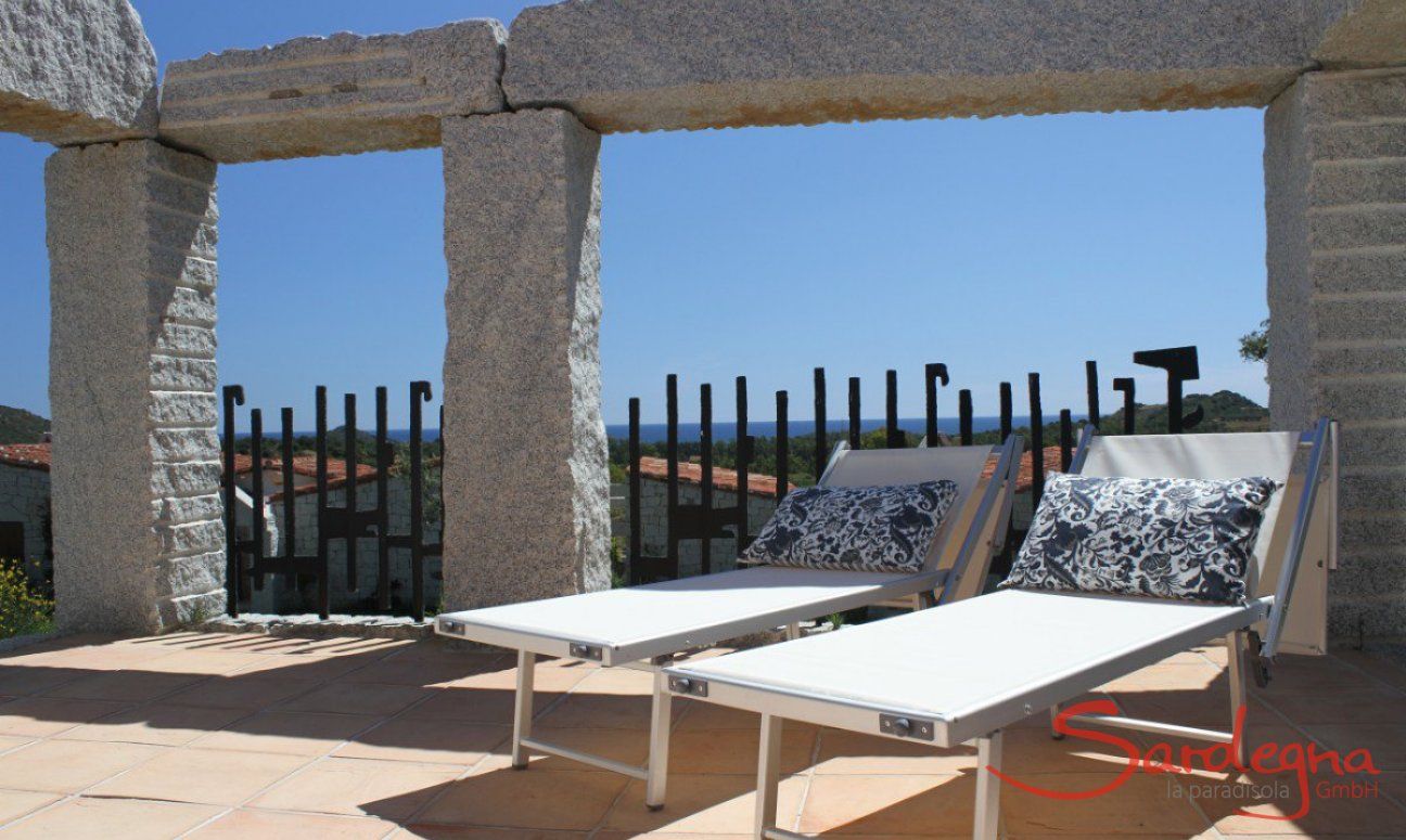 Li Conchi 32 | Patio con lettini da sole Patio con lettini da sole