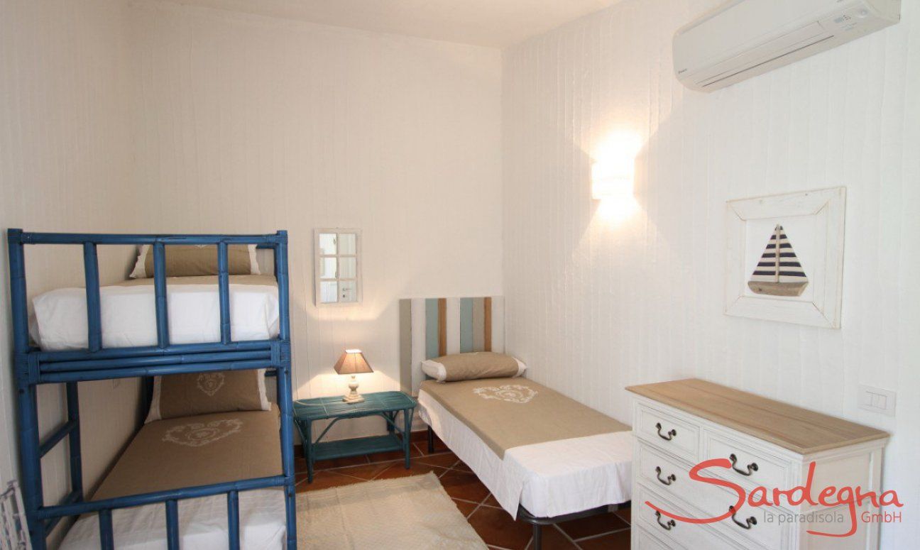 Li Conchi 33 | Camera 2 con letto a castello e letto singolo Camera da letto