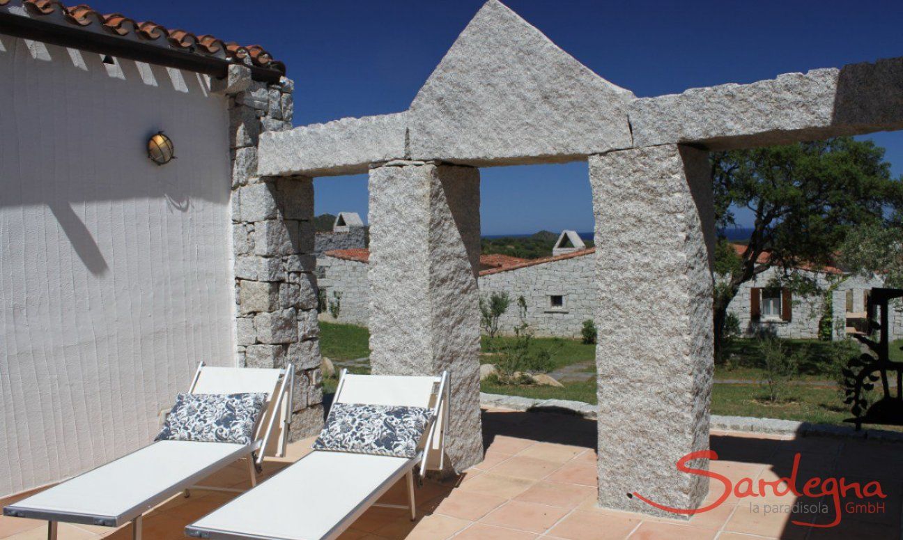 Li Conchi 33 | Patio con lettini da sole e vista Patio