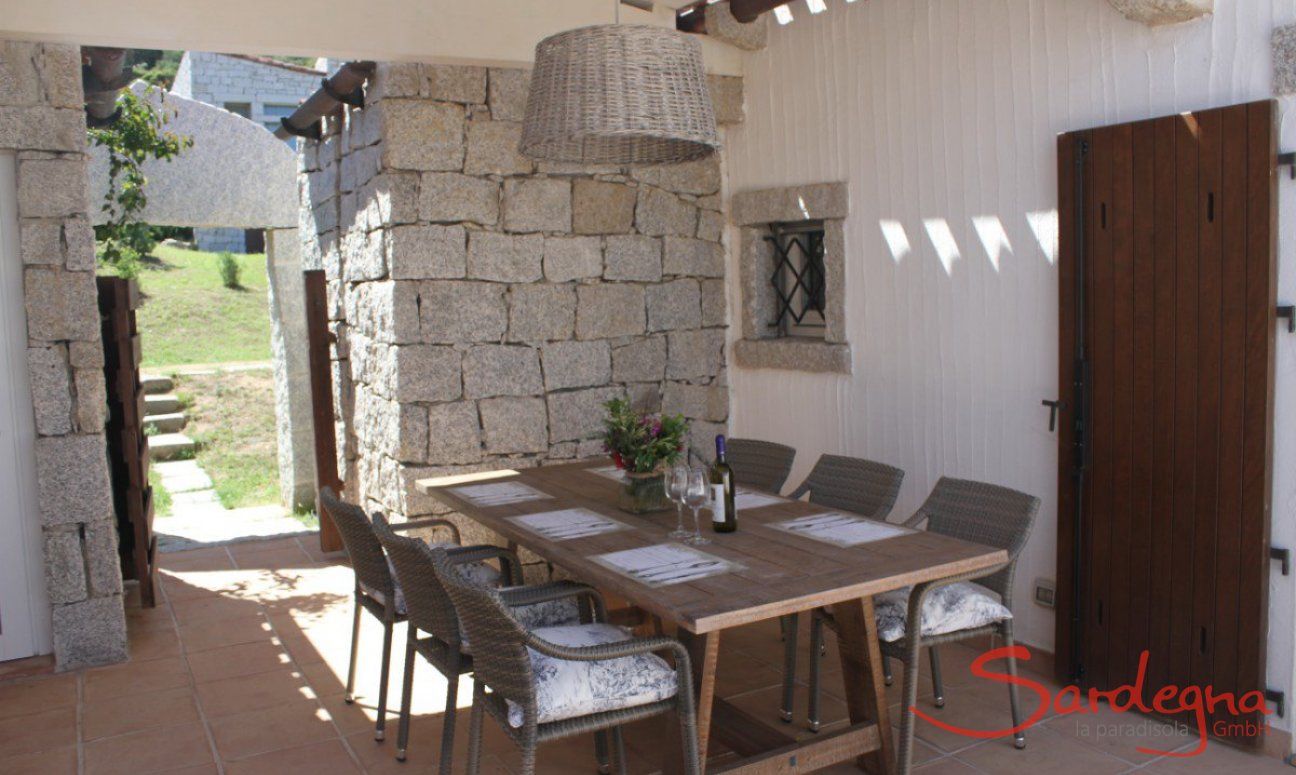 Li Conchi 33 | Tavolo da pranzo all'ombra del patio Tavolo da pranzo esterna