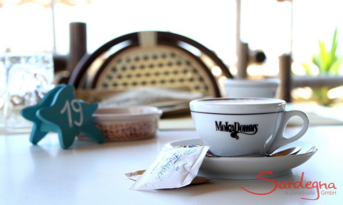 Li Conchi 37 | Cappuccino al bar in spiaggia Bar in Spiaggia dettaglio