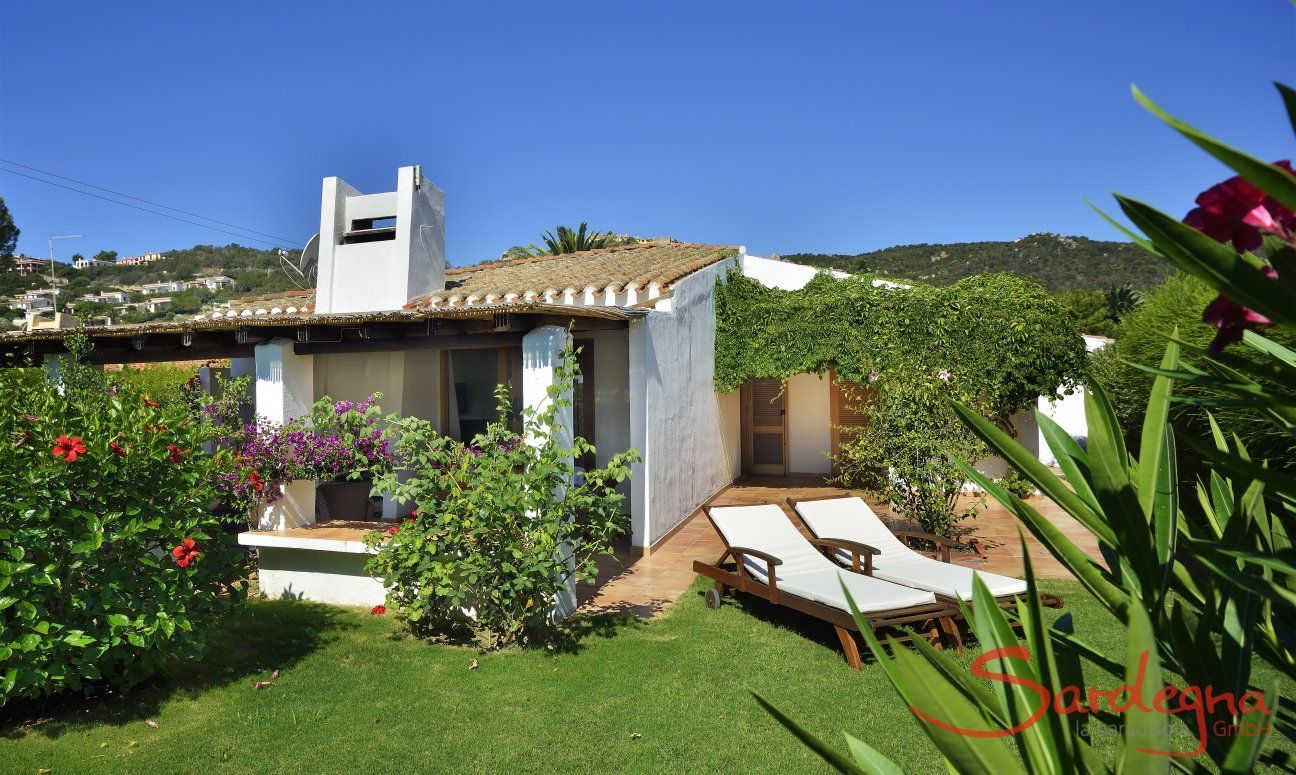 Villa Kika | Casa con grande giardino e terrazza Villa Kika vista sul giardino e sulla casa