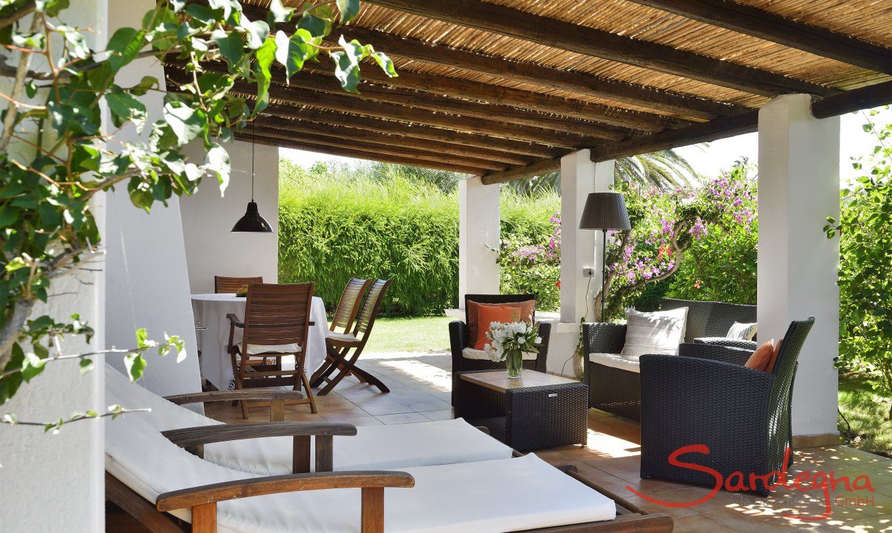 Villa Kika | Terrazza con lettini e divano Terrazza con lettini e divano