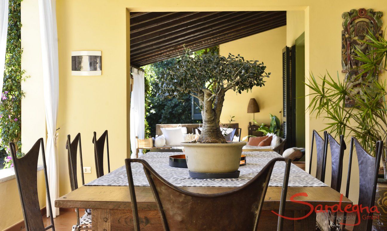 Villa Ulivi 12 | Tavolo da pranzo per 8 persone sulla veranda Sardegna