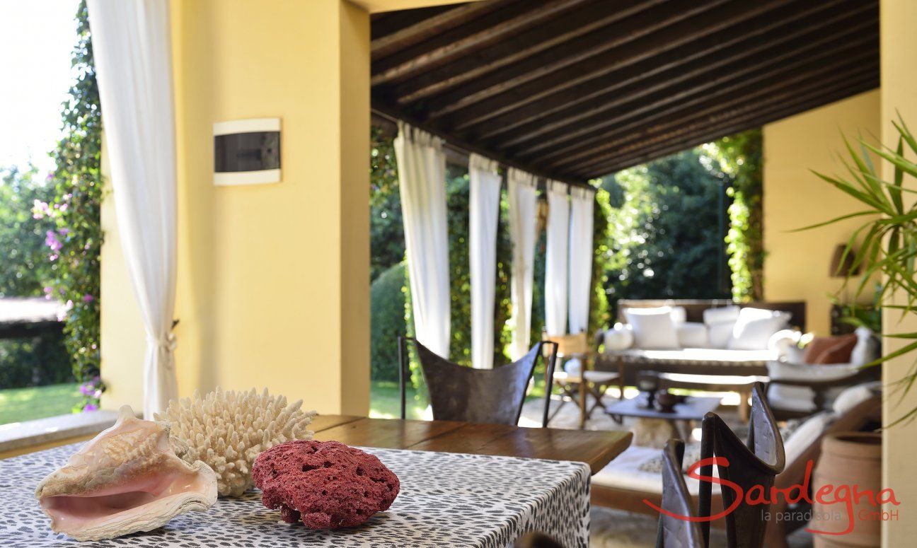 Villa Ulivi 12 | Veranda arredata in stile etnico Sardegna