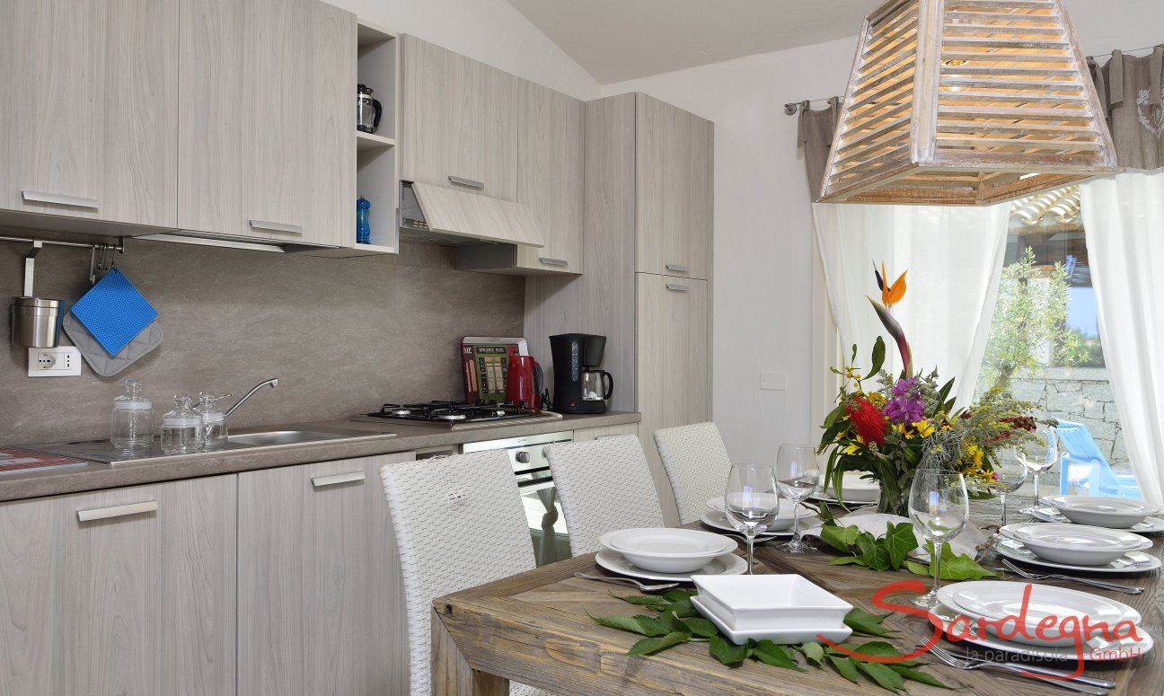 Villa Campidano 20 | Cucina con tavolo da pranzo Tavolo per mangiare e cucina di Villa Campidano 20