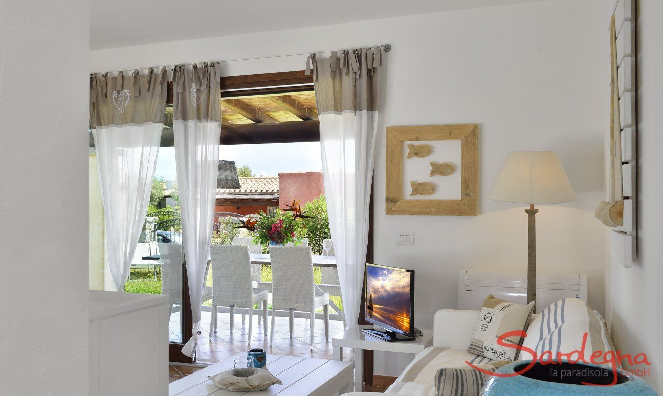 Villa Campidano 7 | Angolo divano con vista sul giardino Salotto