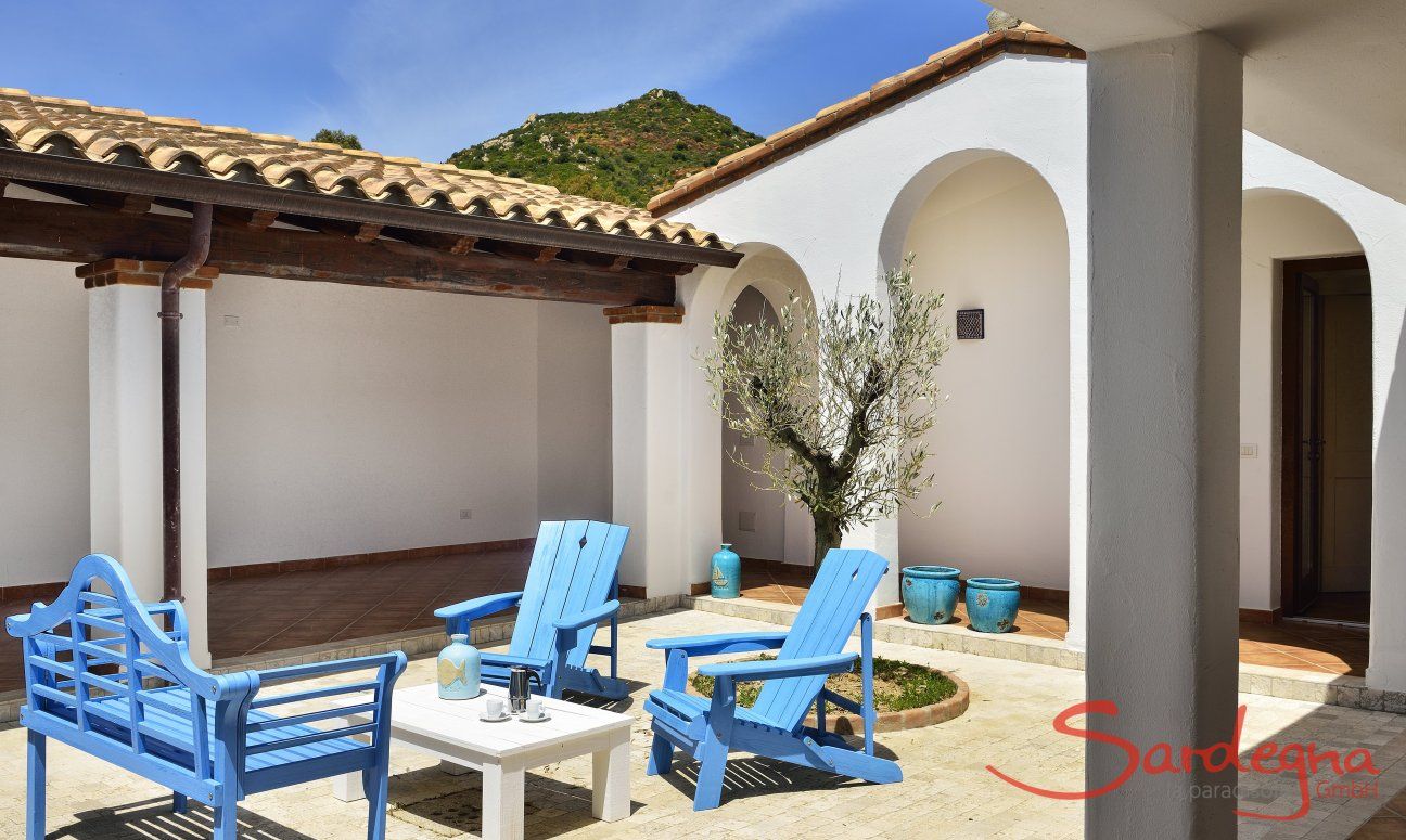 Villa Campidano 7 | Cortile Campidano con arredi esterni Campidano 7