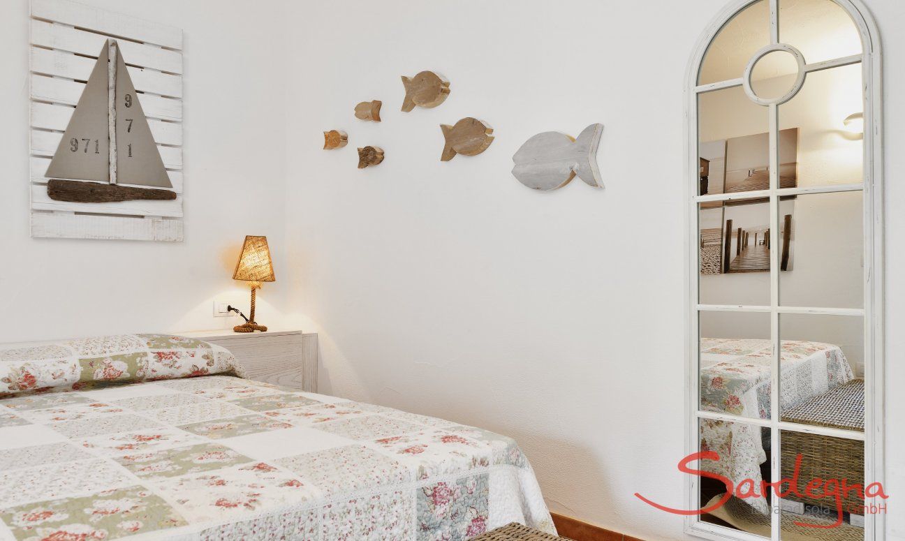 Villa Campidano 7 | Camera 4 con letto matrimoniale e specchio grande Camera