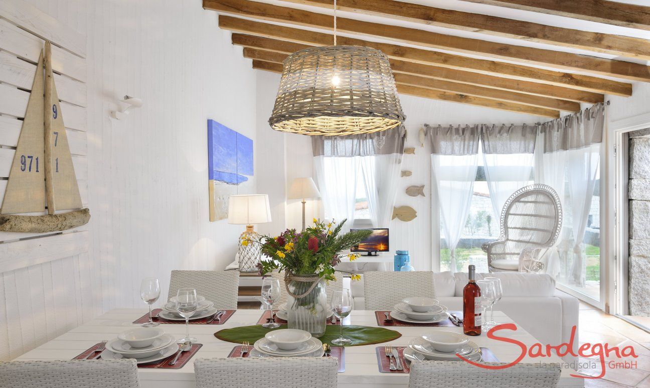 Li Conchi 16 | Zona pranzo con tavolo apparecchiato Zona pranzo
