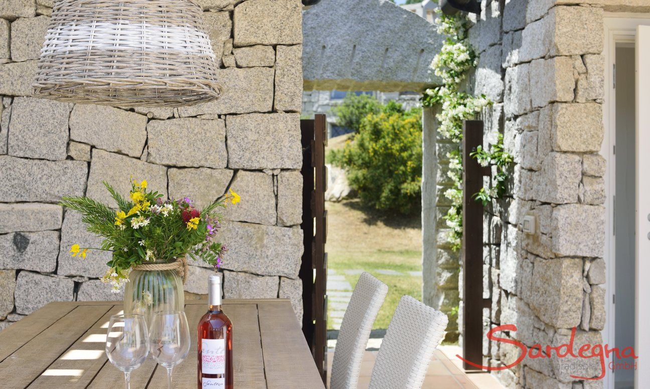 Li Conchi 14 | Terrazza con ingresso e tavolo per mangiare Terrazza