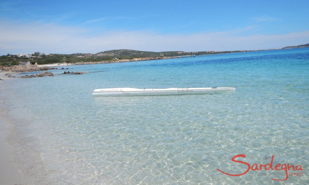 Kayak nel mare limpido di Pittulongu vicina a Olbia