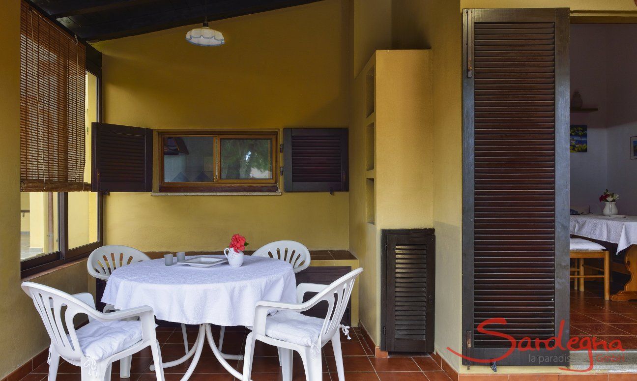 Villa Maria Lina | Terrazza con tavolo e ingresso terrazza