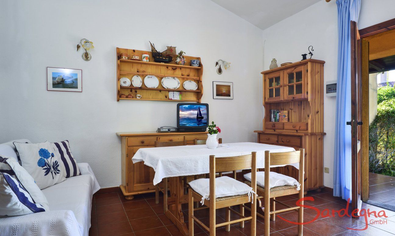 Villa Maria Lina | Salotto con tavolo e divano salotto