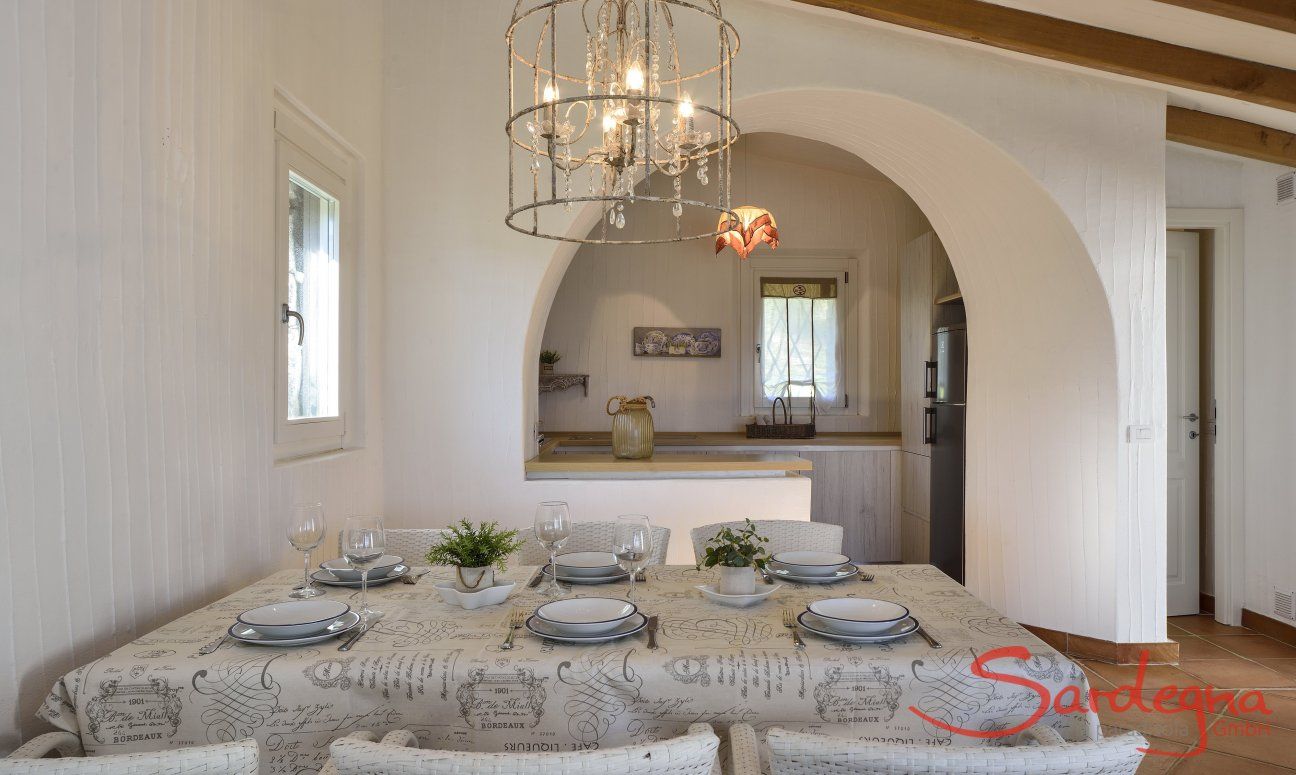Li Conchi 7 | Sala da pranzo con vista cucina Sala da pranzo con vista cucina Li Conchi 7