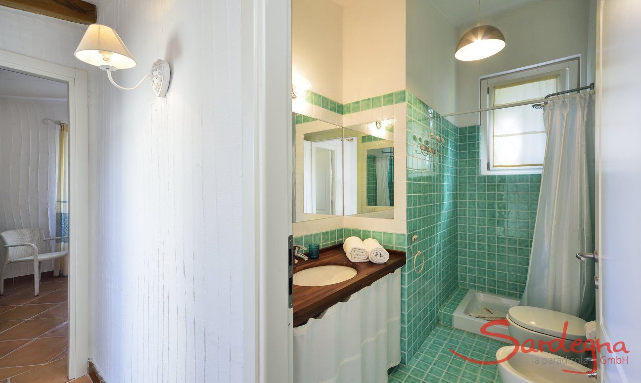 Li Conchi 9 | Secondo bagno Bagno verde con doccia Li Conchi 9, Cala Sinzias