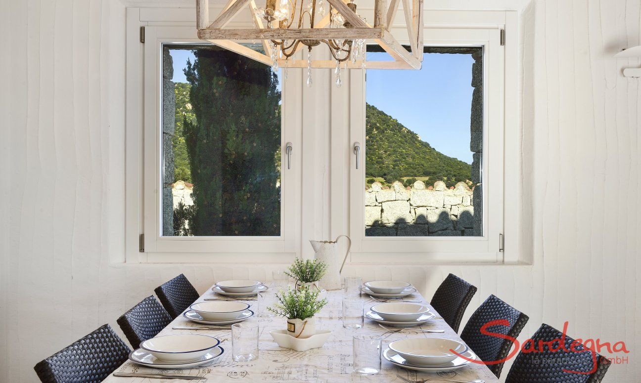Li Conchi 10 | Zona Pranzo Zona Pranzo davanti alla finestra con vista Li Conchi 10, Cala Sinzias