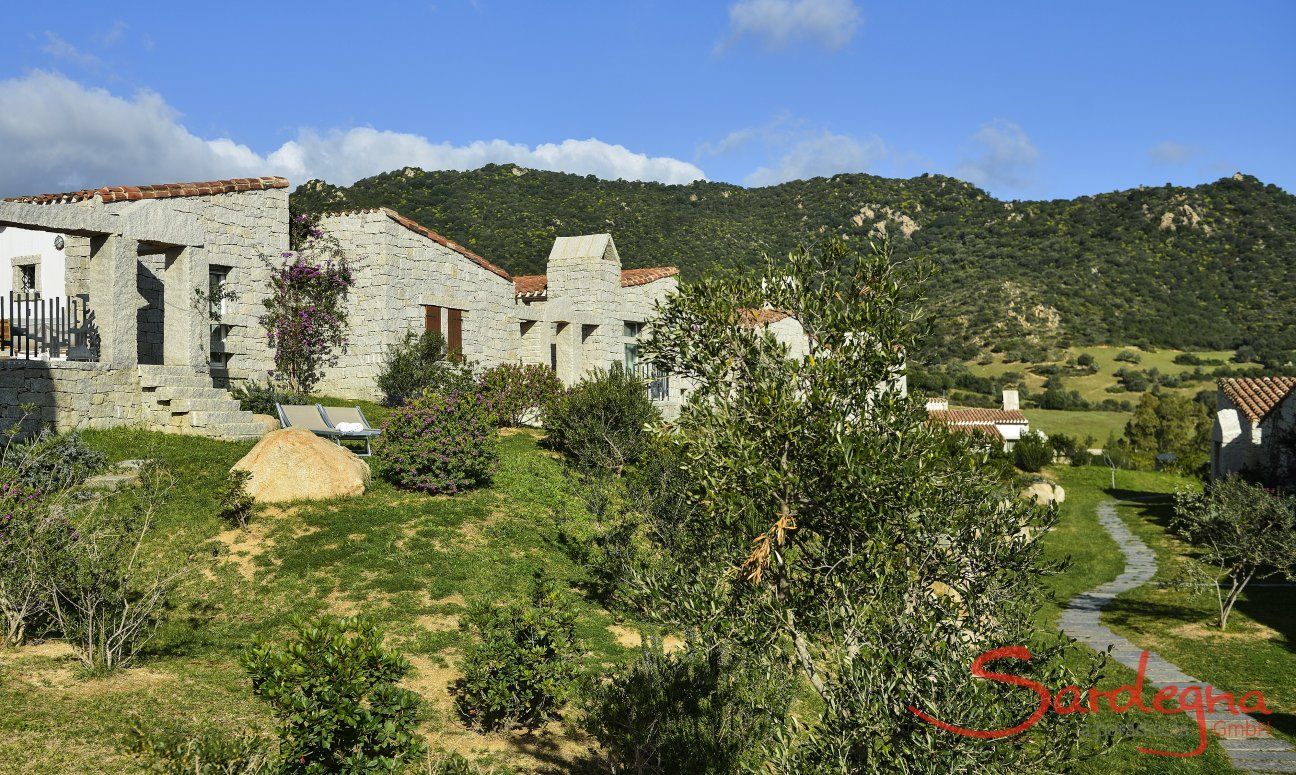 Li Conchi 28 | Villa immersa nel paesaggio collinare Sardegna