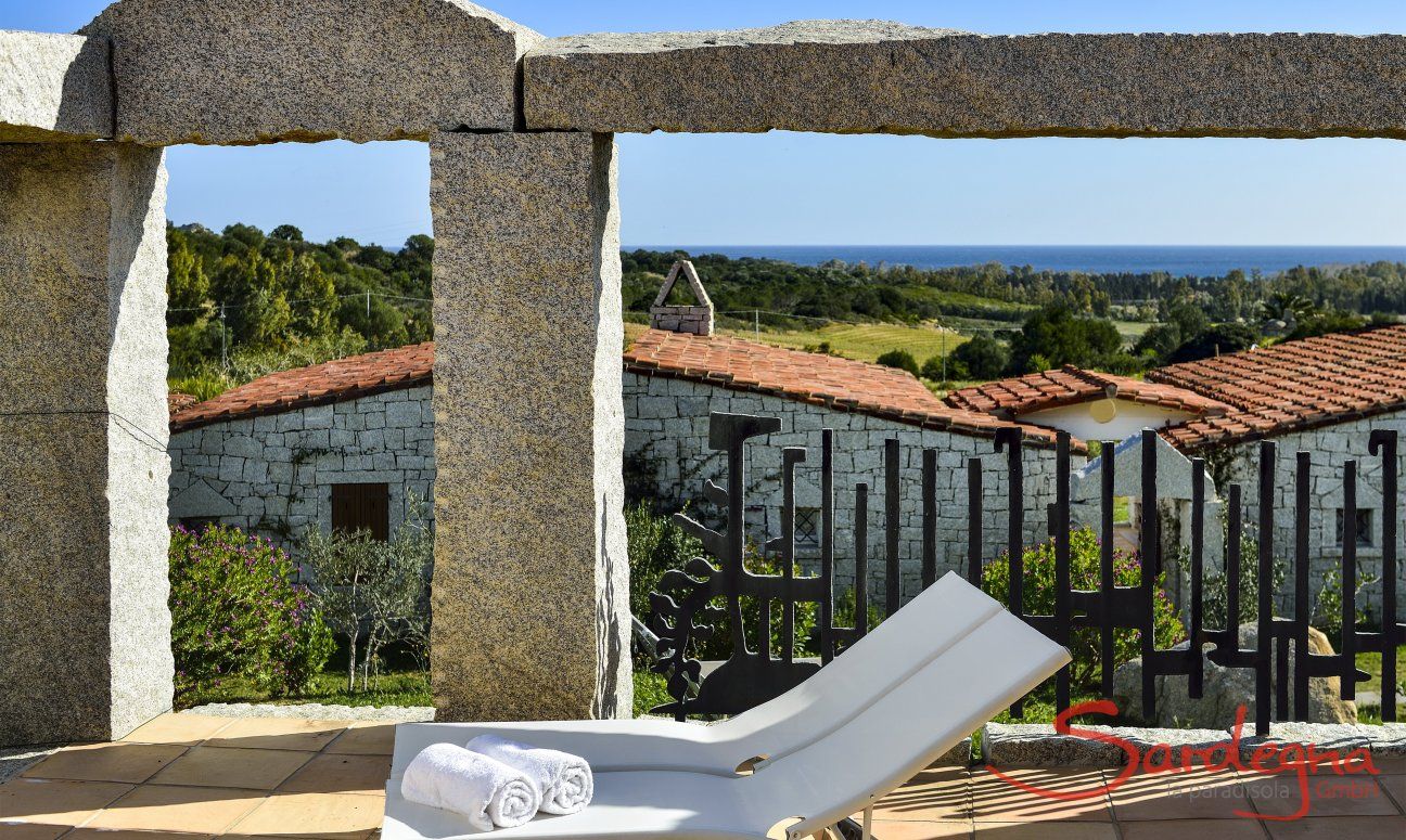 Li Conchi 28 | Terrazza con lettini da sole e vista mare Solarium
