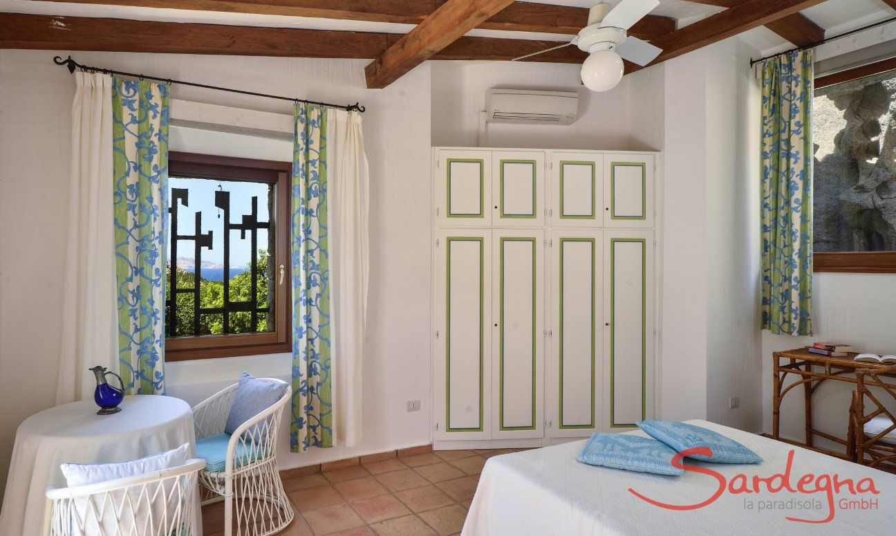 Villa Domus 9d | Camera 1 con tavolino Camera da letto