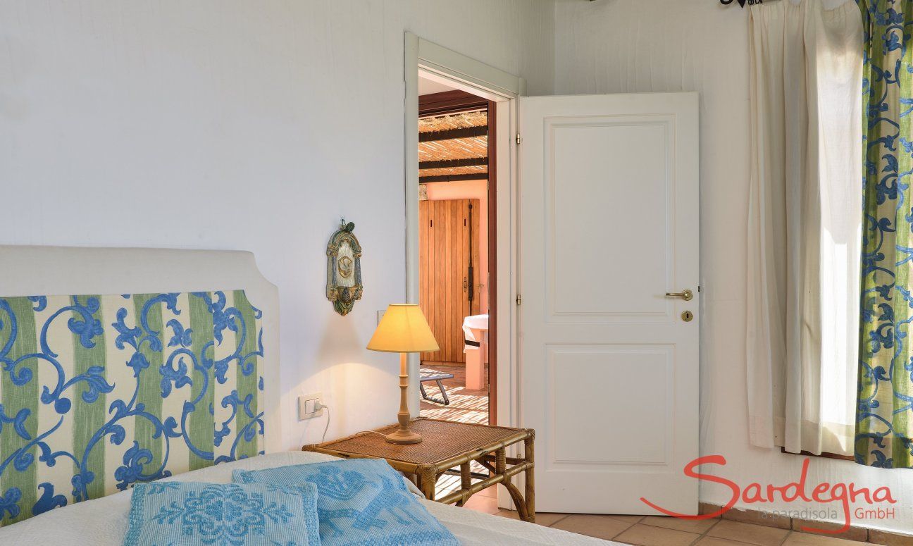Villa Domus 9d | Camera 1 con letto matrimoniale e accesso alla terrazza Camera da letto
