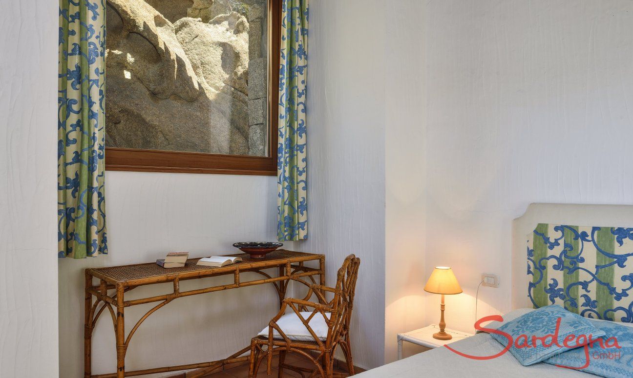 Villa Domus 9d | Camera 1 con vista sulle rocce granitiche Camera da letto