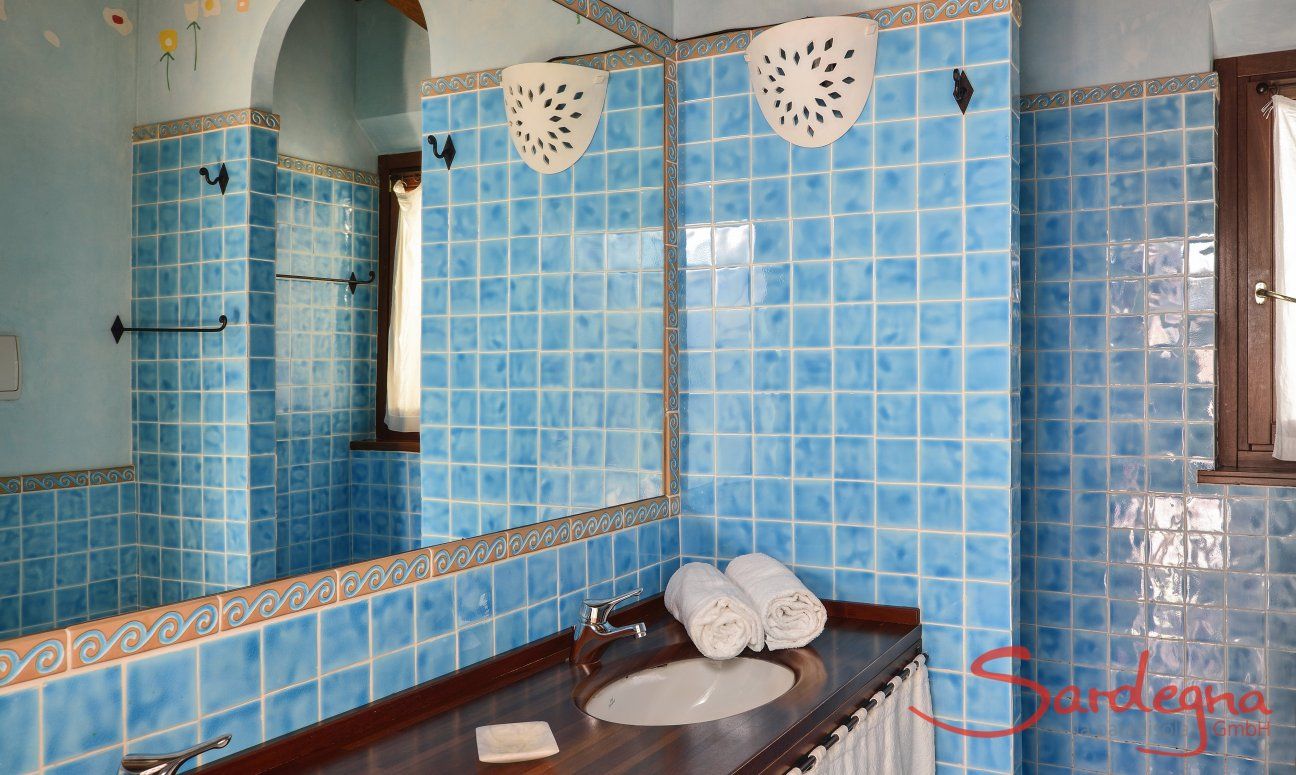 Villa Domus 9d | Bagno 1 con doccia e doppio lavandino Bagno